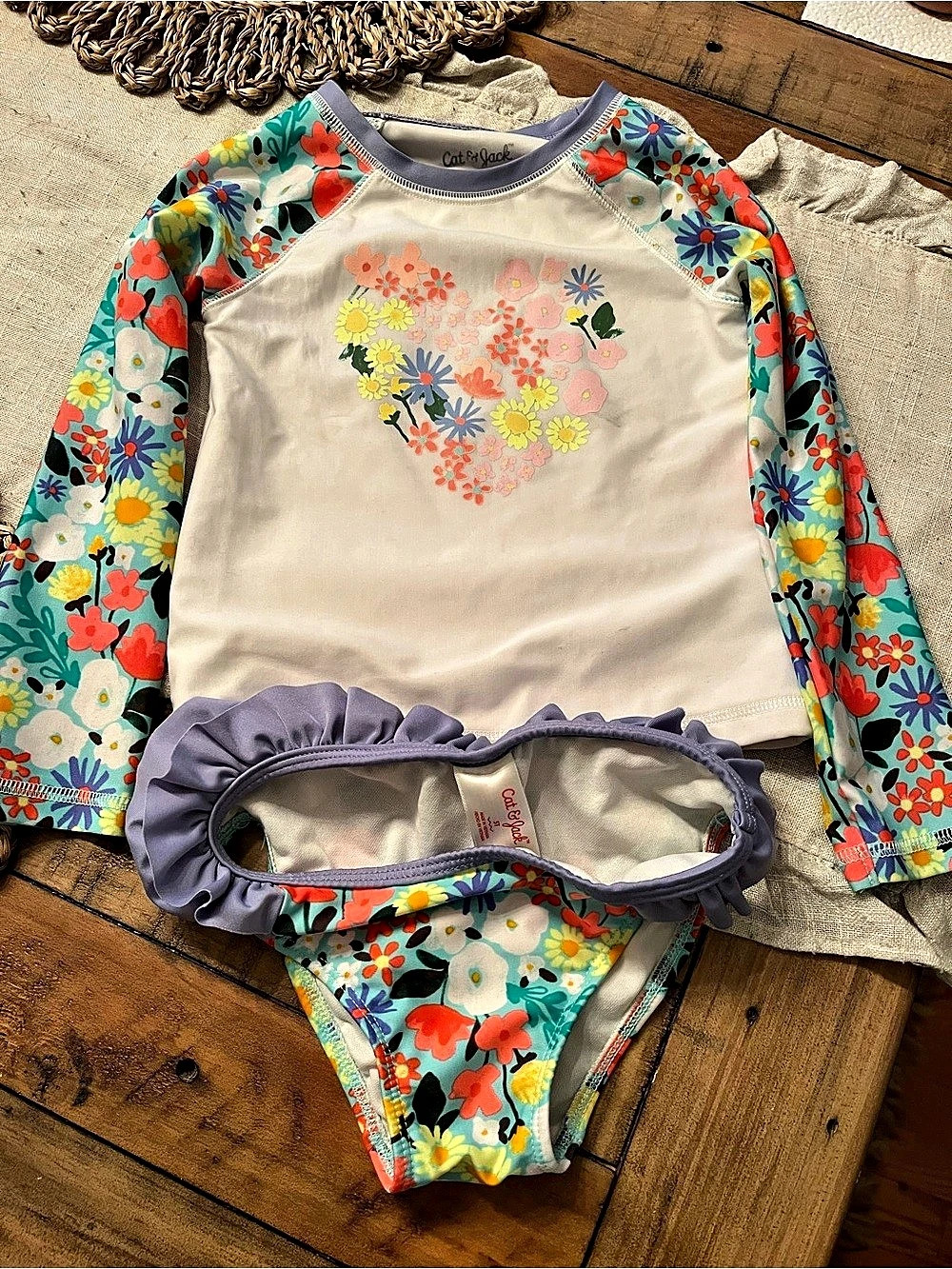 Cat & Jack Toddler Girls' Long Sleeve swimsuit 5T
